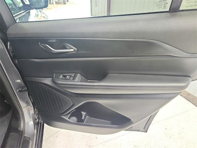 Photo of 2024 Metallic Jeep Grand Cherokee L