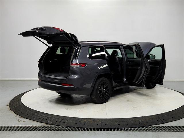 Photo of 2024 Metallic Jeep Grand Cherokee L