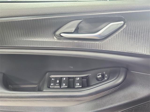 Photo of 2024 Metallic Jeep Grand Cherokee L
