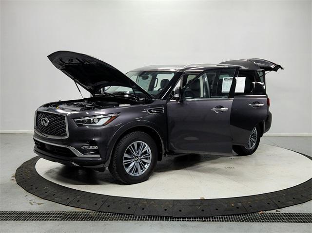 Photo of 2024 Anthracite Gray INFINITI QX80