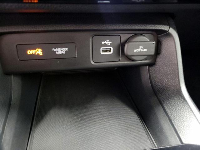 Photo of 2022 White Honda Civic