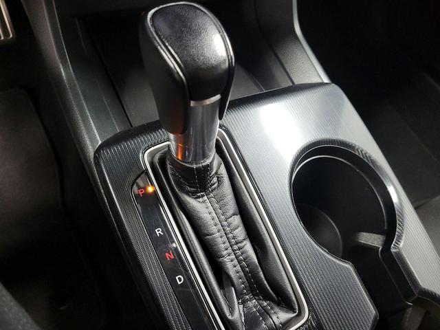 Photo of 2022 White Honda Civic