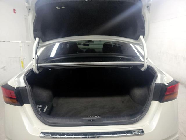 Photo of 2022 White Nissan Altima