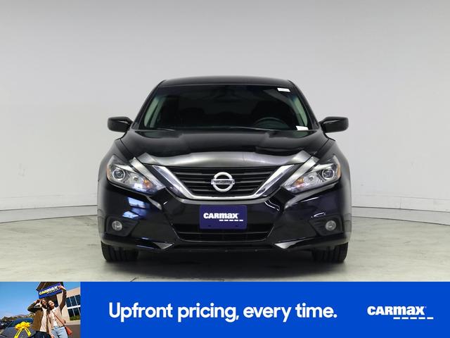 Photo of 2017 Black Nissan Altima
