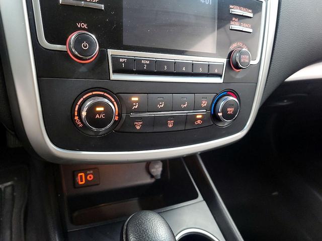 Photo of 2017 Black Nissan Altima