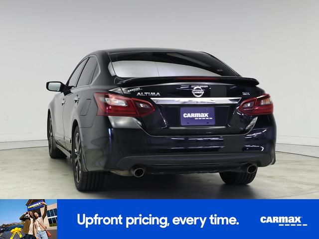 Photo of 2017 Black Nissan Altima