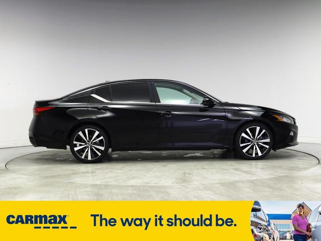 Photo of 2021 Black Nissan Altima