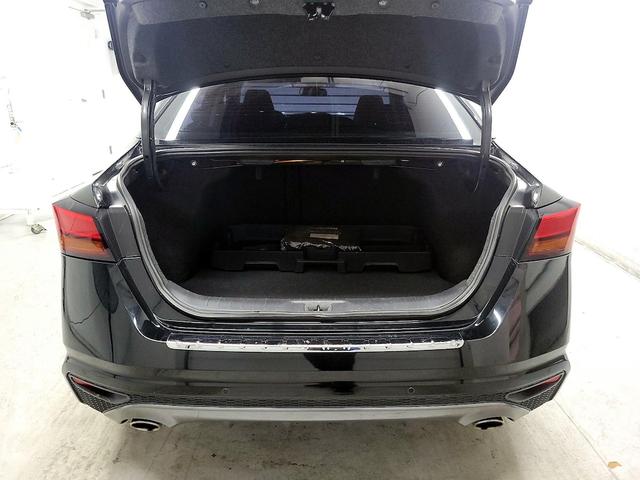 Photo of 2021 Black Nissan Altima