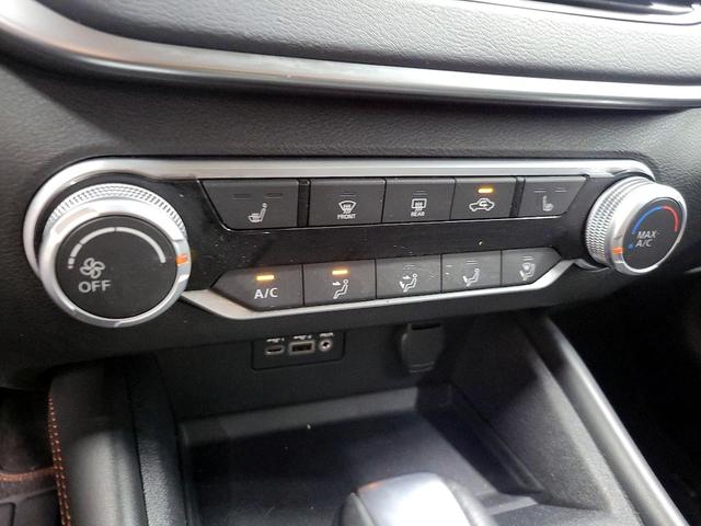 Photo of 2021 Black Nissan Altima
