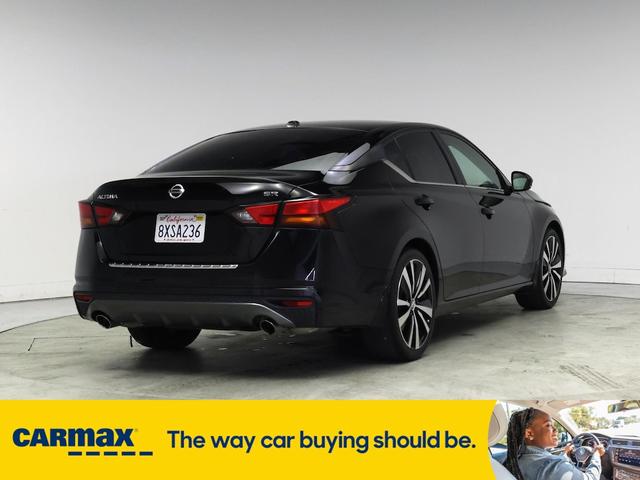 Photo of 2021 Black Nissan Altima