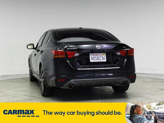 Photo of 2021 Black Nissan Altima