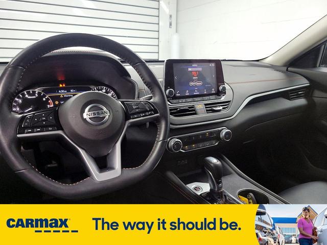 Photo of 2021 Black Nissan Altima