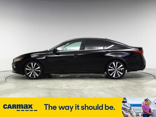 Photo of 2021 Black Nissan Altima
