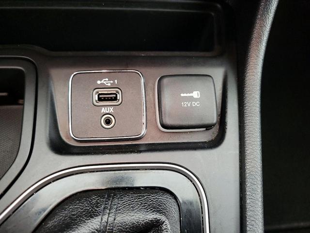 Photo of 2019 White Jeep Cherokee