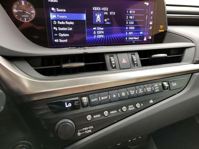Photo of 2019 Green Lexus ES 350
