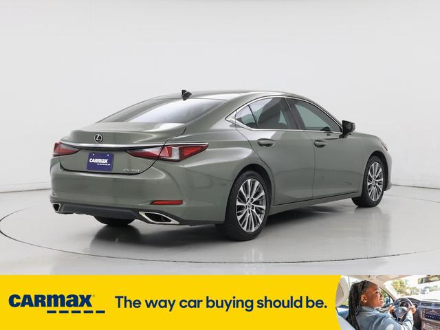 Photo of 2019 Green Lexus ES 350