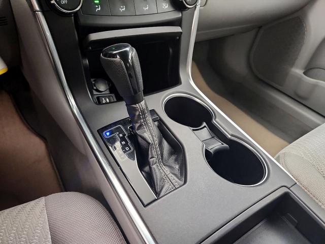 Photo of 2017 White Toyota Camry
