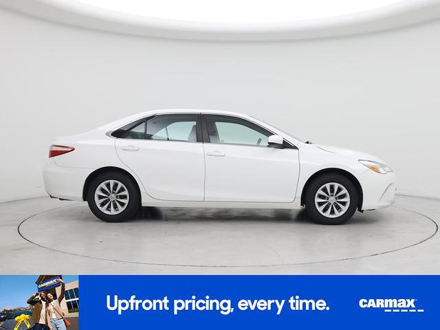 Photo of 2017 White Toyota Camry