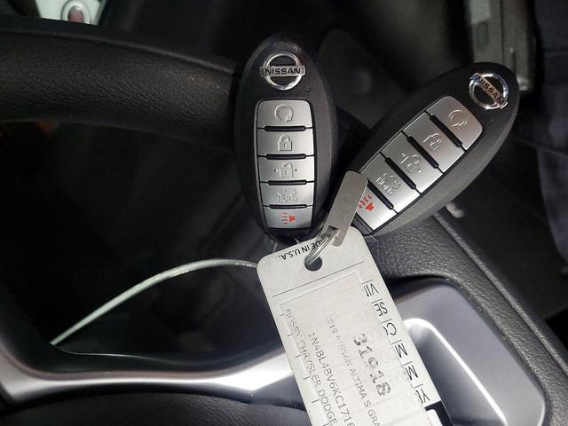 Photo of 2019 Gray Nissan Altima