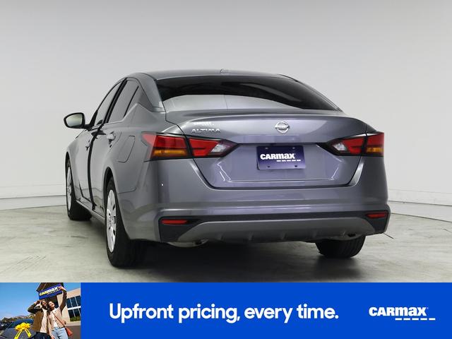 Photo of 2019 Gray Nissan Altima