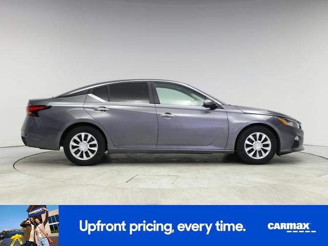 Photo of 2019 Gray Nissan Altima
