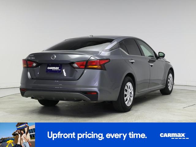 Photo of 2019 Gray Nissan Altima