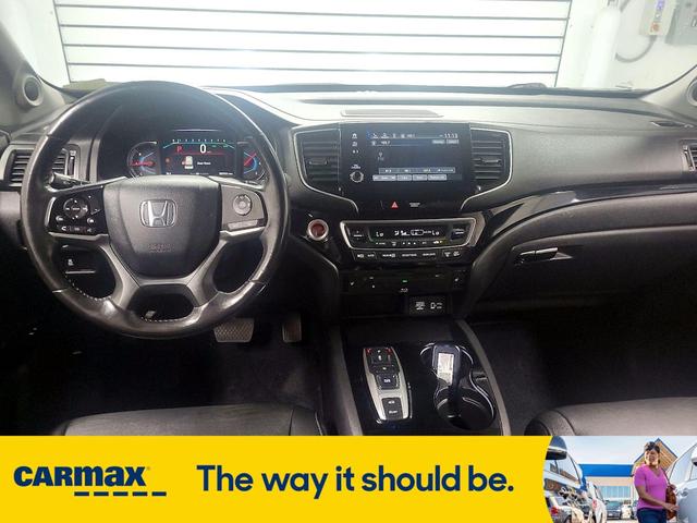 Photo of 2019 Gray Honda Pilot