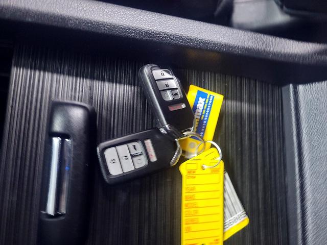 Photo of 2019 Gray Honda Pilot