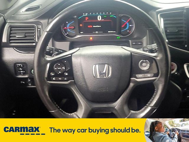 Photo of 2019 Gray Honda Pilot