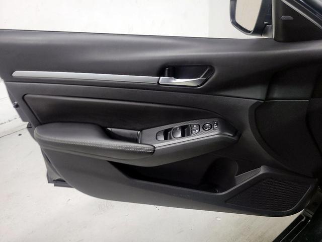 Photo of 2022 Blue Nissan Altima