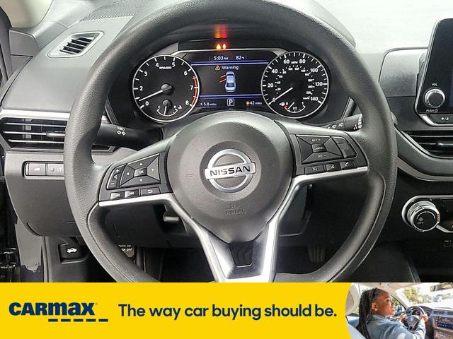 Photo of 2022 Blue Nissan Altima
