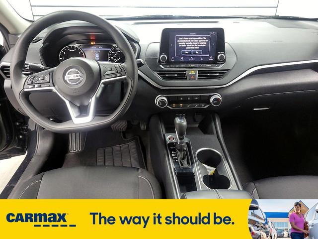 Photo of 2022 Blue Nissan Altima