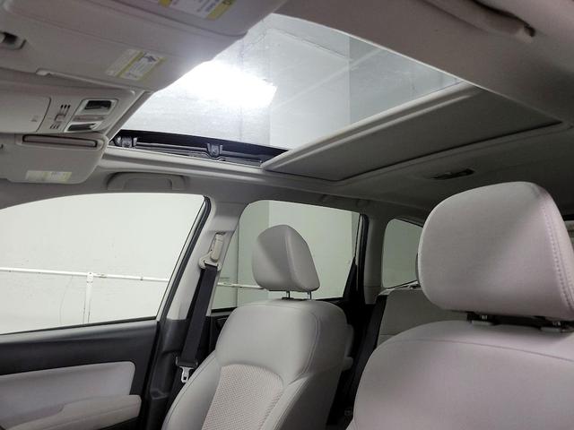 Photo of 2014 Pearl Subaru Forester