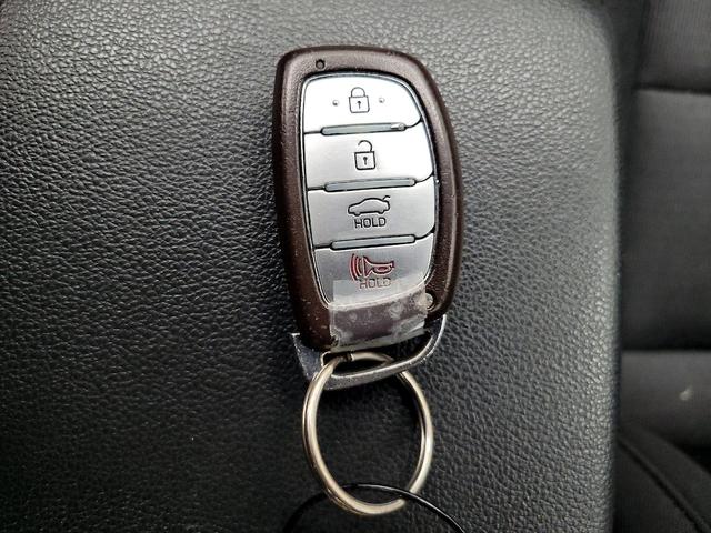 Photo of 2018 Gray Hyundai ELANTRA