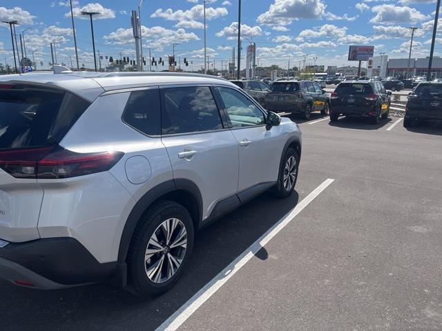 Photo of 2021 Brilliant Silver Metallic Nissan Rogue