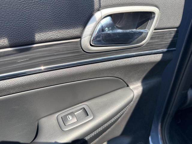 Photo of 2021 Pacific Blue Clearcoat Jeep Grand Cherokee