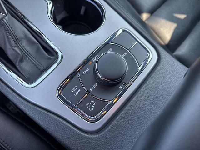 Photo of 2021 Pacific Blue Clearcoat Jeep Grand Cherokee