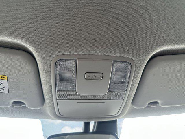 Photo of 2024 Clear White/Black Roof Kia Soul