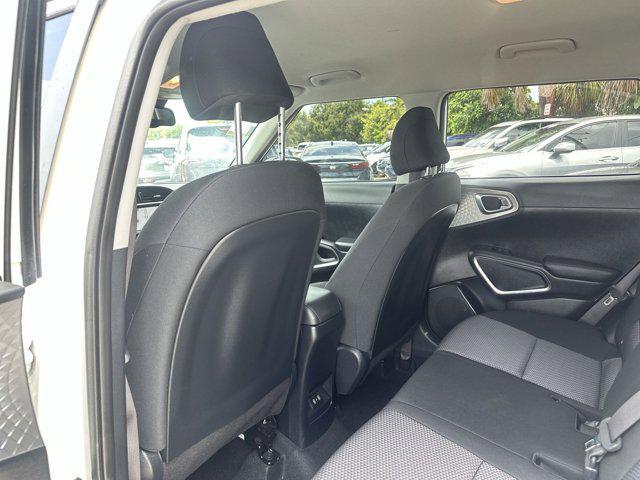 Photo of 2024 Clear White/Black Roof Kia Soul