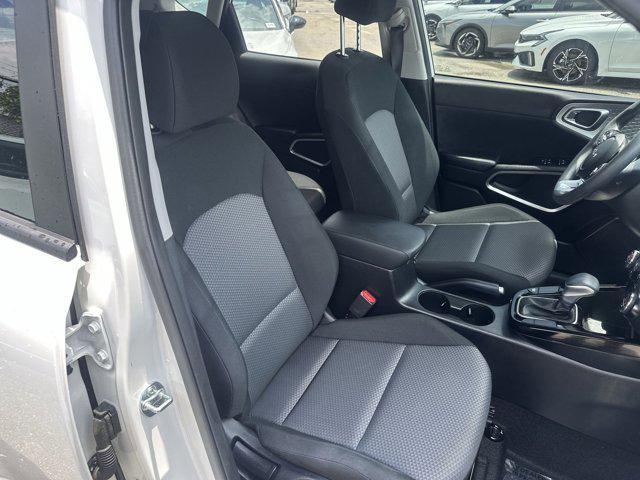 Photo of 2024 Clear White/Black Roof Kia Soul