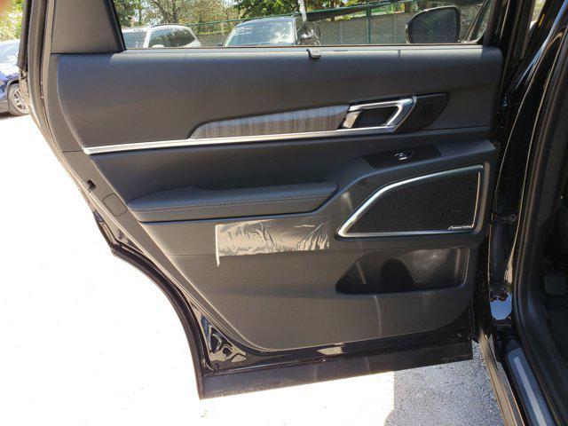 Photo of 2025 Ebony Kia Telluride