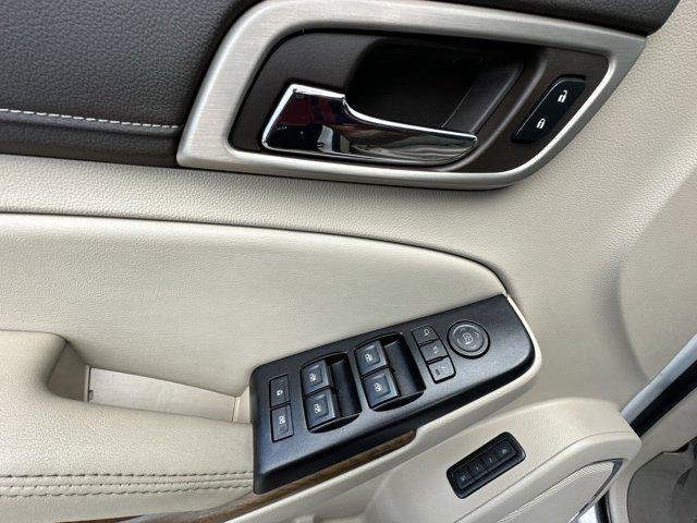 Photo of 2019 White Frost Tricoat GMC Yukon