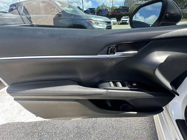 Photo of 2019 Pearl Toyota Camry