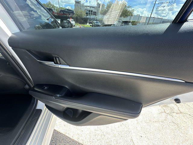 Photo of 2019 Pearl Toyota Camry