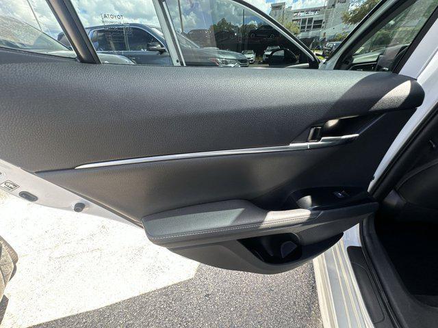 Photo of 2019 Pearl Toyota Camry