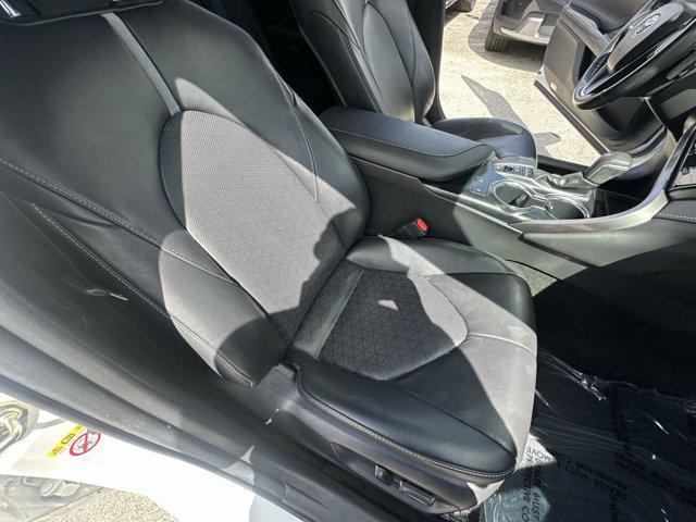 Photo of 2019 Pearl Toyota Camry
