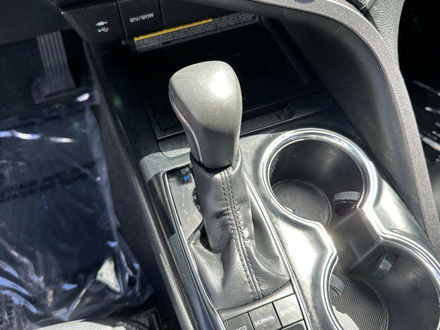 Photo of 2019 Pearl Toyota Camry