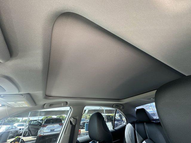 Photo of 2019 Pearl Toyota Camry