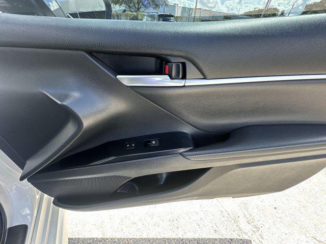Photo of 2019 Pearl Toyota Camry