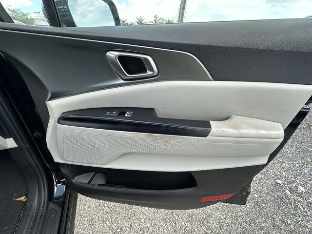Photo of 2024 Aurora Black Pearl Kia Carnival
